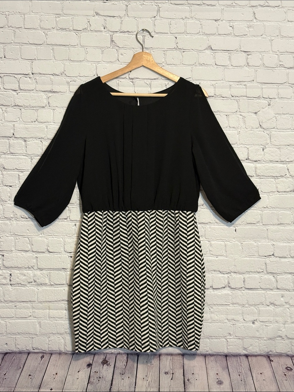 Black & White Chevron Waist-Defined Women's Cold Shoulder Dress